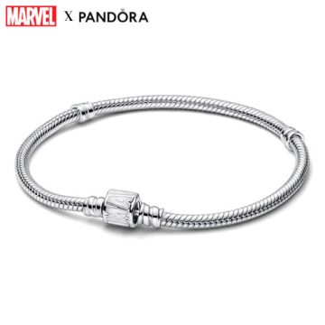 Pandora Moments Marvel logókapcsos kígyólánc karkötő 592561C01